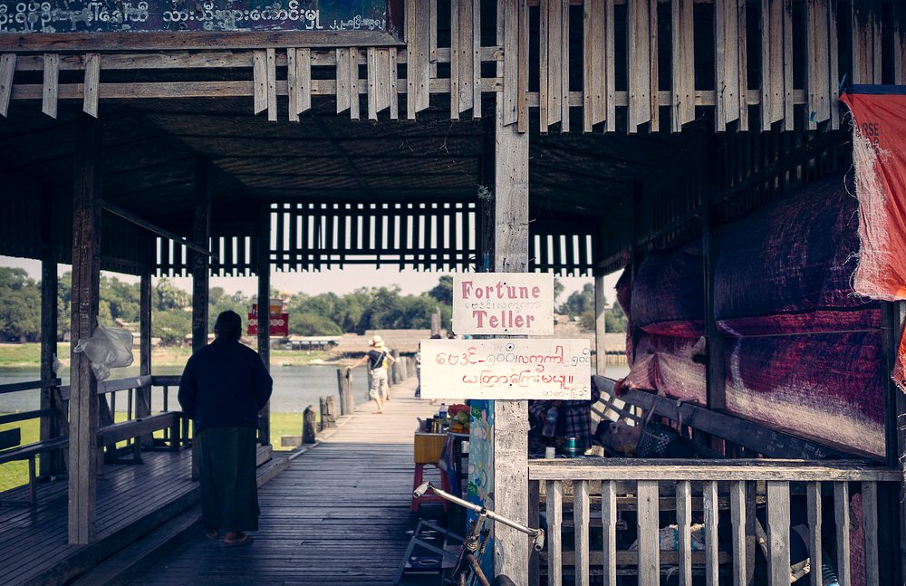 U-Bein Bridge in Mandalay  - Looking for a fortune teller?