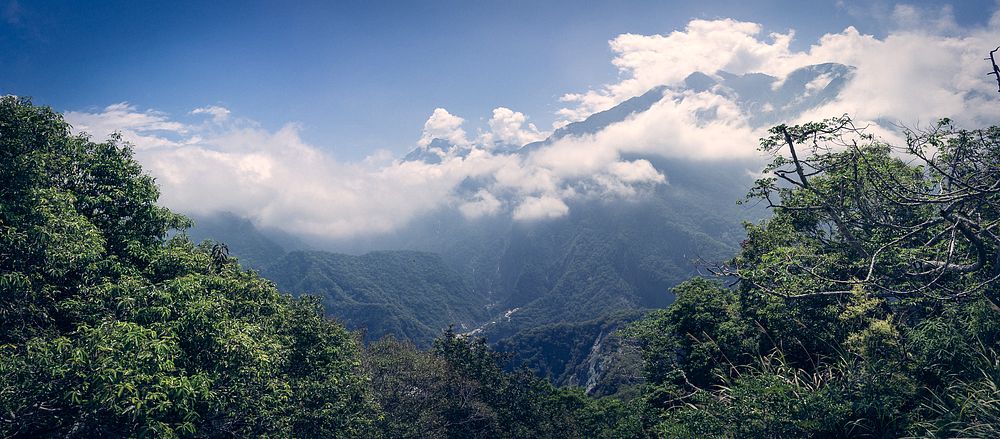 Further Up in the Taroko Gorge 